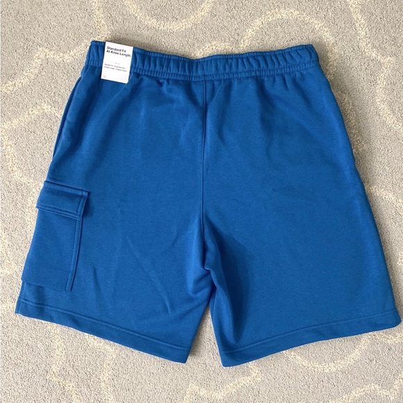 🆕‼️Nike Sportswear Club Men's Cargo Shorts (Dark Marina Blue/White) Sz Large - Picture 7 of 10